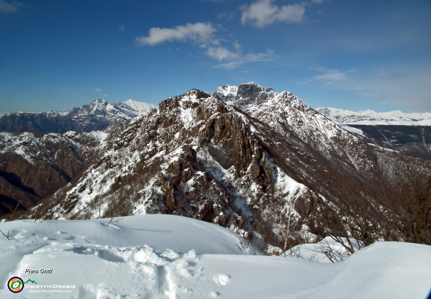 34  Vista verso la cima Ocone, Corna Camozzera, Reseoone.JPG